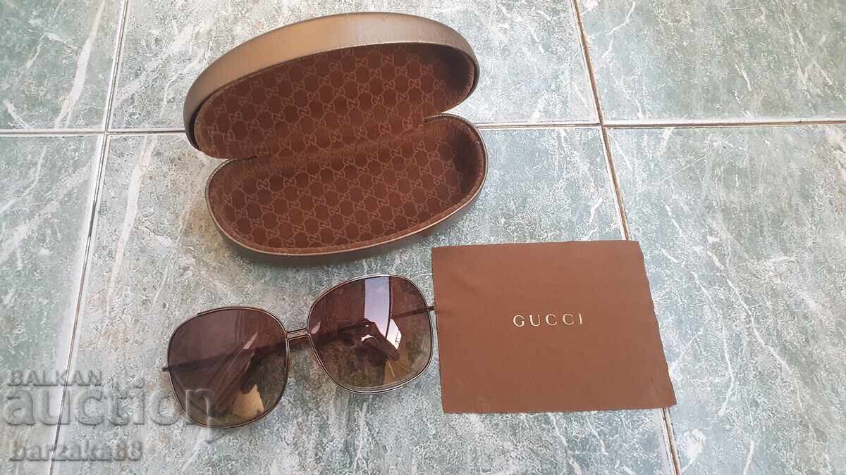 Дамски слънчеви очила Gucci с калъф