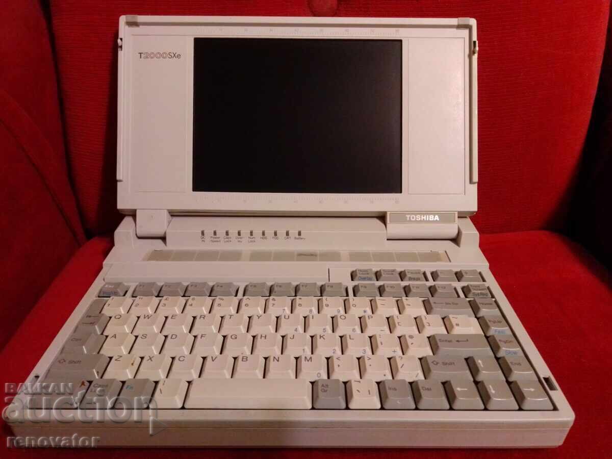 Ретро лаптоп от 90-те модел TOSHIBA T2000SXE