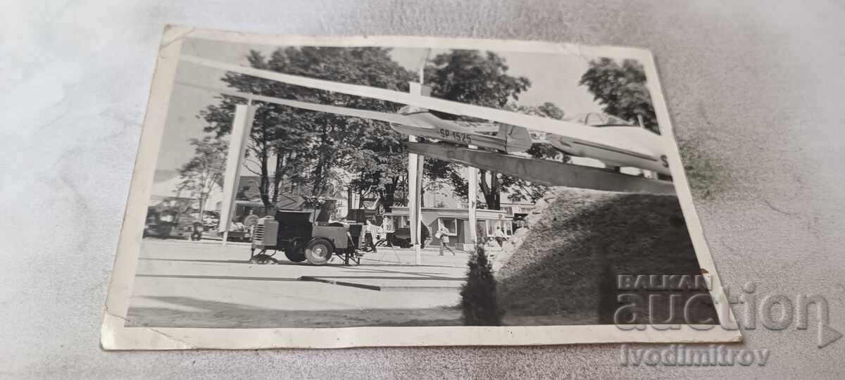 Postcard Calu Narod Budme Suloja Stolice 1955