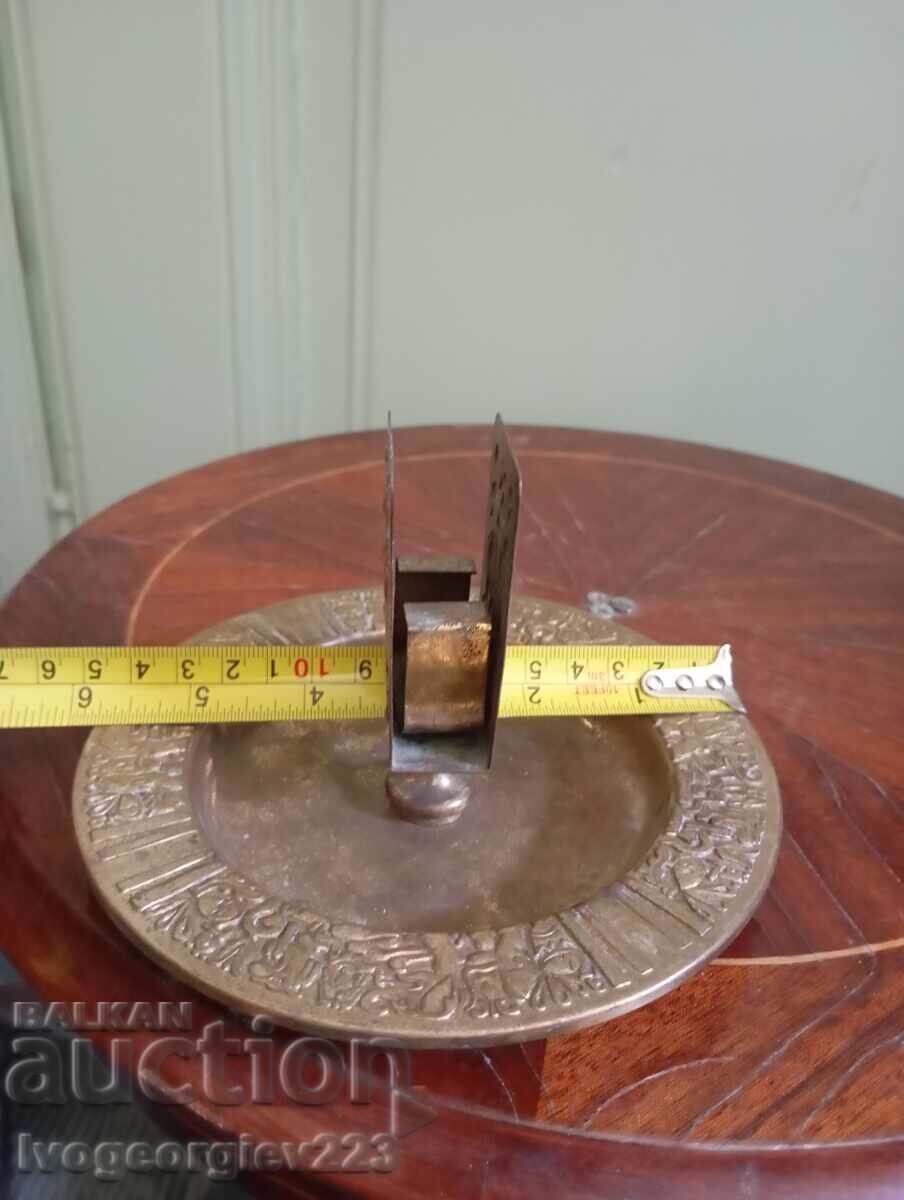 Brichetă vintage cu scrumieră cu preț € 18.00 | 35.21 BGN