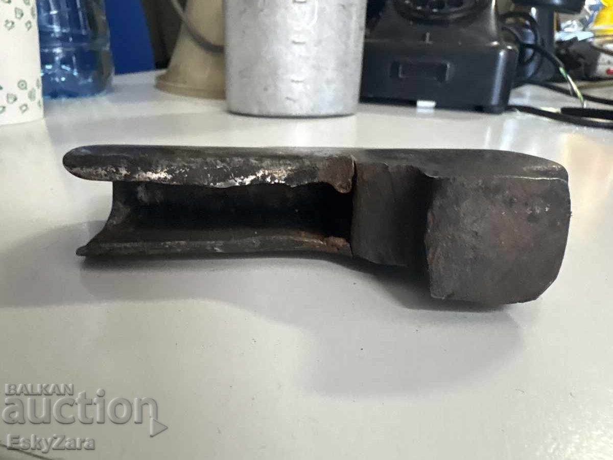 Auction An axe Auction An axe
