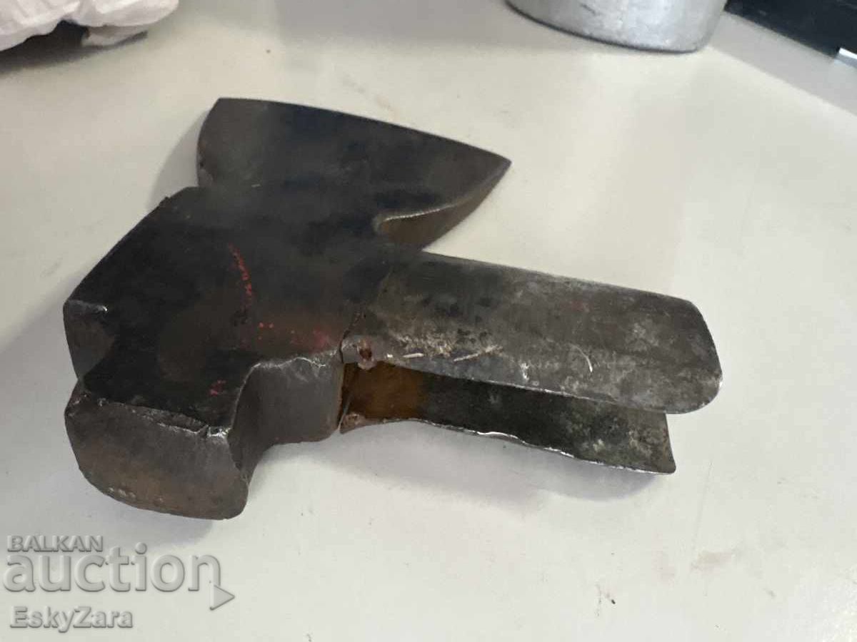 Delivery of An axe Delivery of An axe
