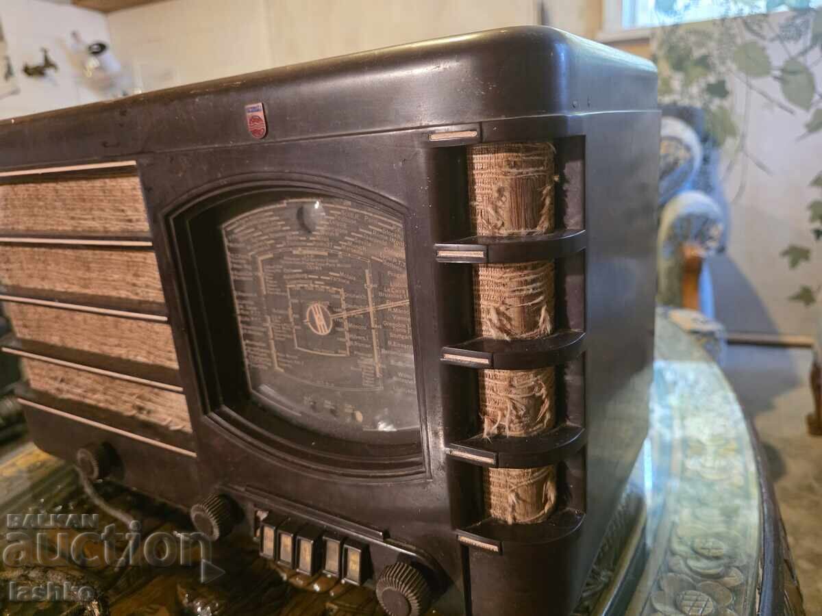 Παράδοση Παλιό ραδιόφωνο PHILIPS 555A