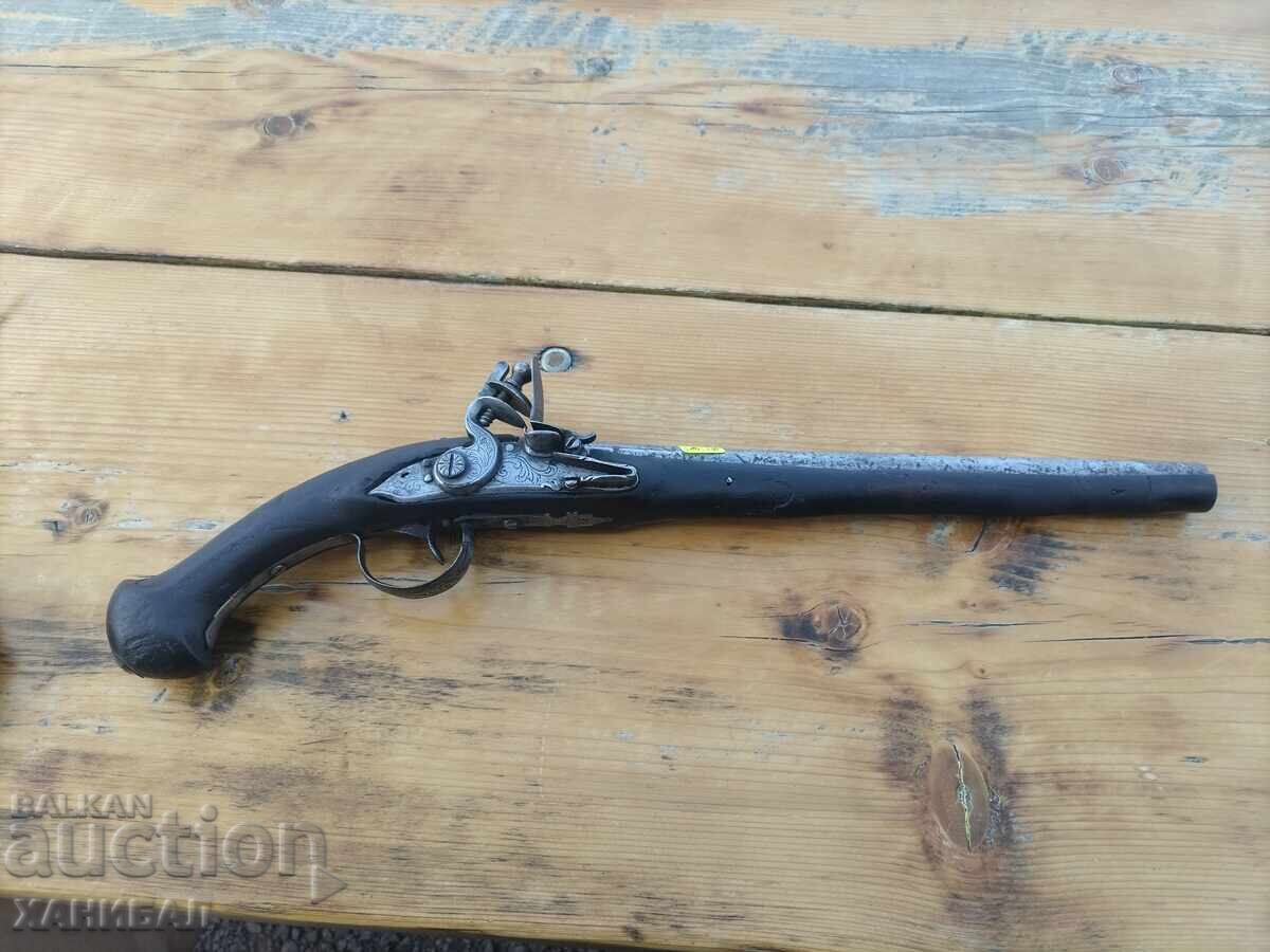 ΠΑΛΙΟ ΒΑΛΚΑΝΙΚΟ ΠΙΣΤΟΛΙ ΜΕ ΤΣΑΚΜΑΚΙ ΣΕ ΛΕΙΤΟΥΡΓΙΚΗ ΚΑΤΑΣΤΑΣΗ