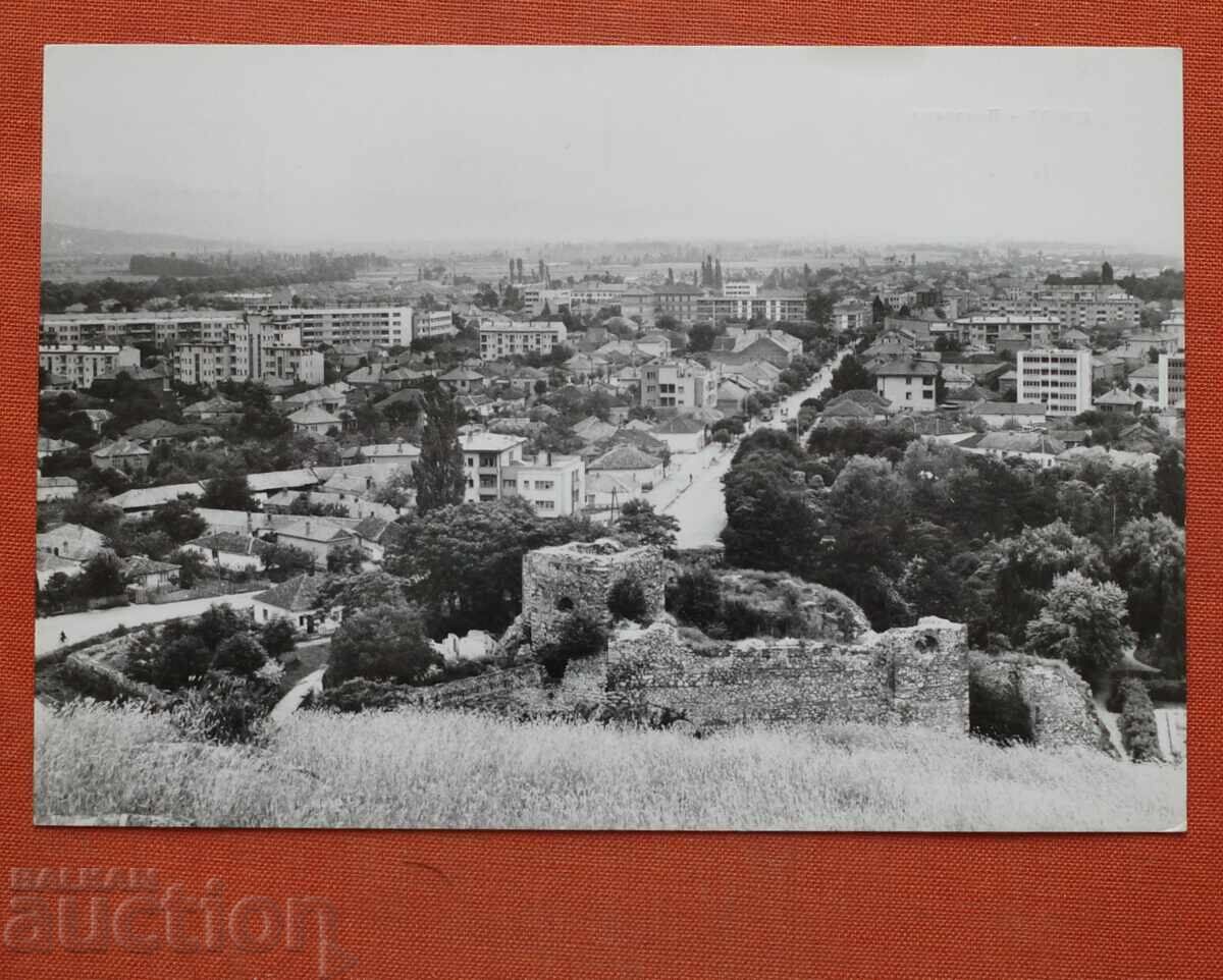 Nu pot traduce "Pirot" în română, deoarece nu este o