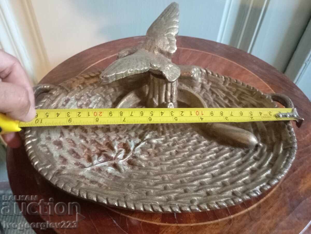 Bol vechi din metal, fructieră cu preț € 45.00 | 88.01 BGN