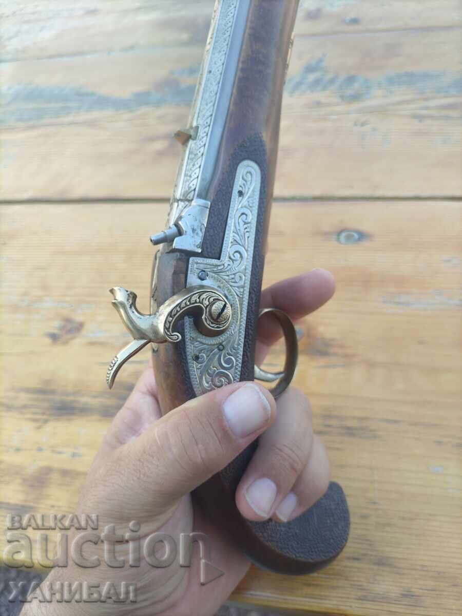 ACEASTA ESTE O REPLICĂ FUNCȚIONALĂ A UNUI PISTOL CU CAPSĂ DE CALIBRU 45 - 7 ACEASTA ESTE O REPLICĂ FUNCȚIONALĂ A UNUI PISTOL CU CAPSĂ DE CALIBRU 45 - 7