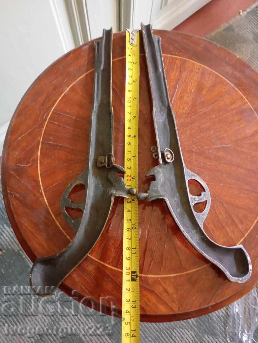 Set de pistoale vintage din alamă pentru decor cu preț € 40.00 | 78.23 BGN