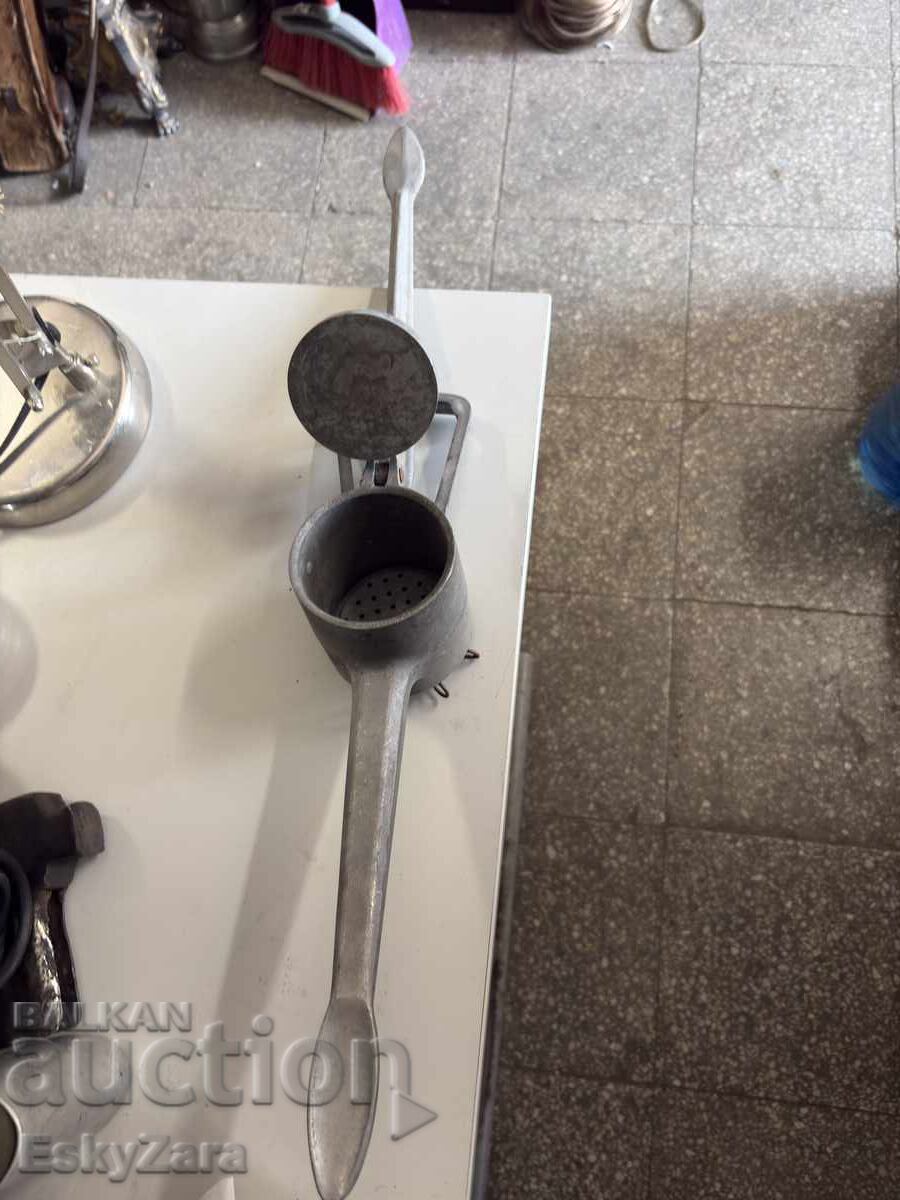Αρχαία χειροκίνητη πρέσα αλουμινίου Αρχαία χειροκίνητη πρέσα αλουμινίου
