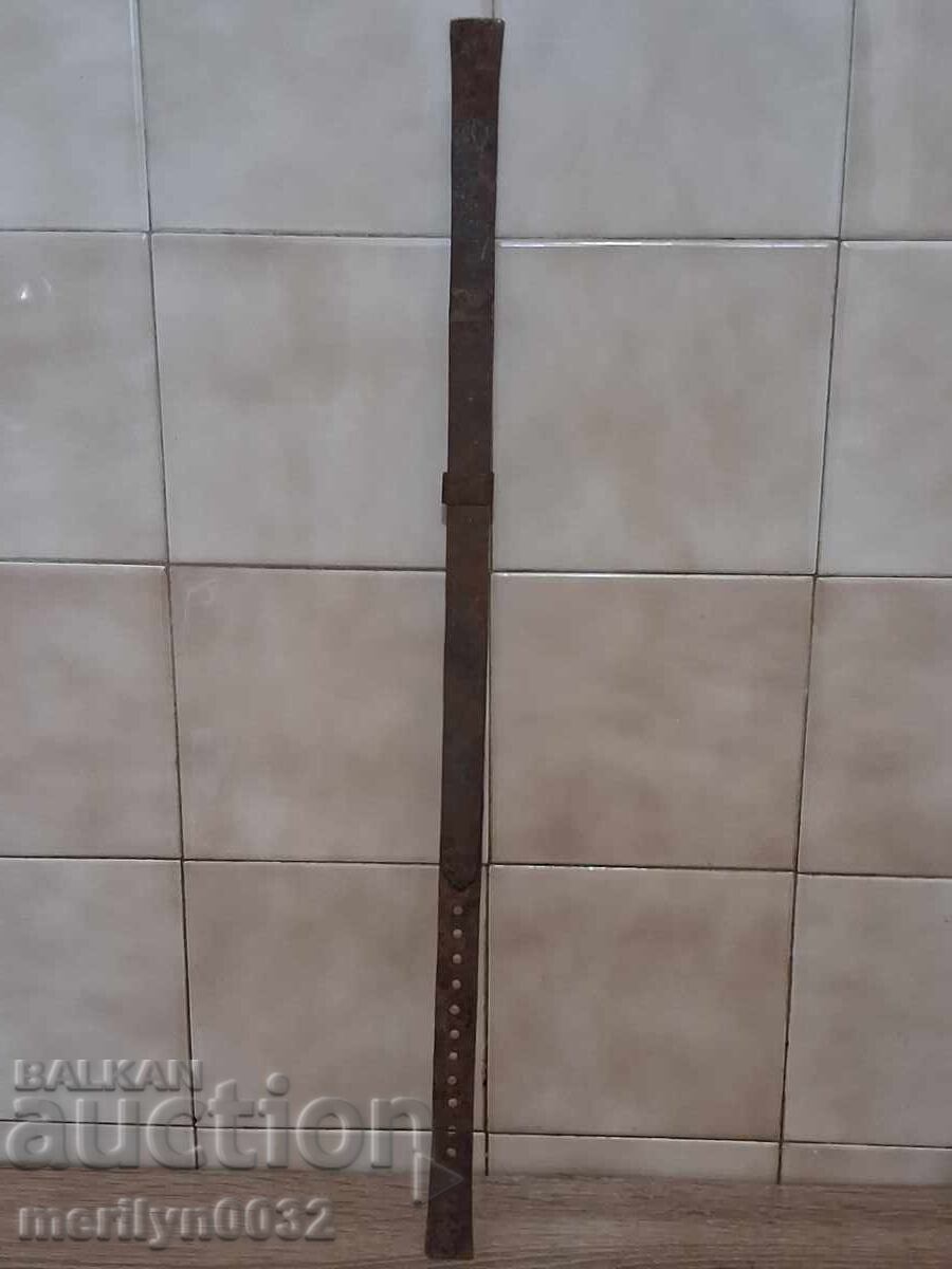 Παλιό σφυρήλατο μέτρο, σφυρήλατο σίδερο, υφασμάτινο μέτρο, μέτρο με τιμή € 21.94 | 42.91 BGN