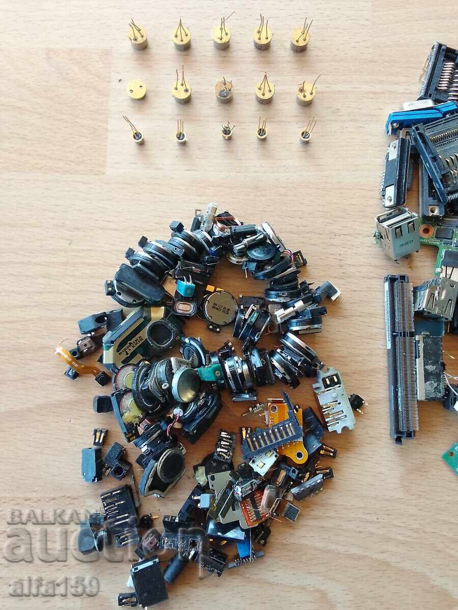 Lot pentru deseuri electronice cu preț € 10.00 | 19.56 BGN