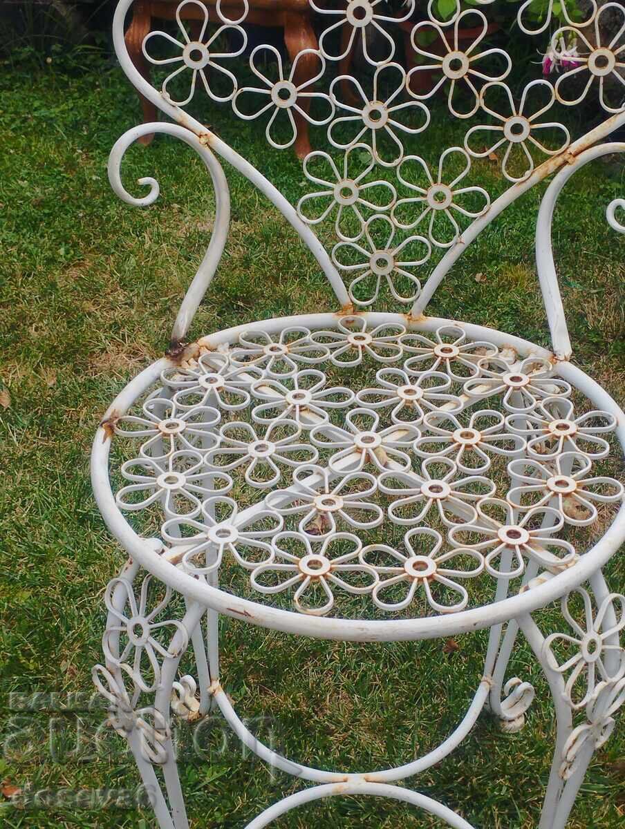 Scaun de grădină retro din fier forjat / Stil vintage cu preț € 45.00 | 88.01 BGN