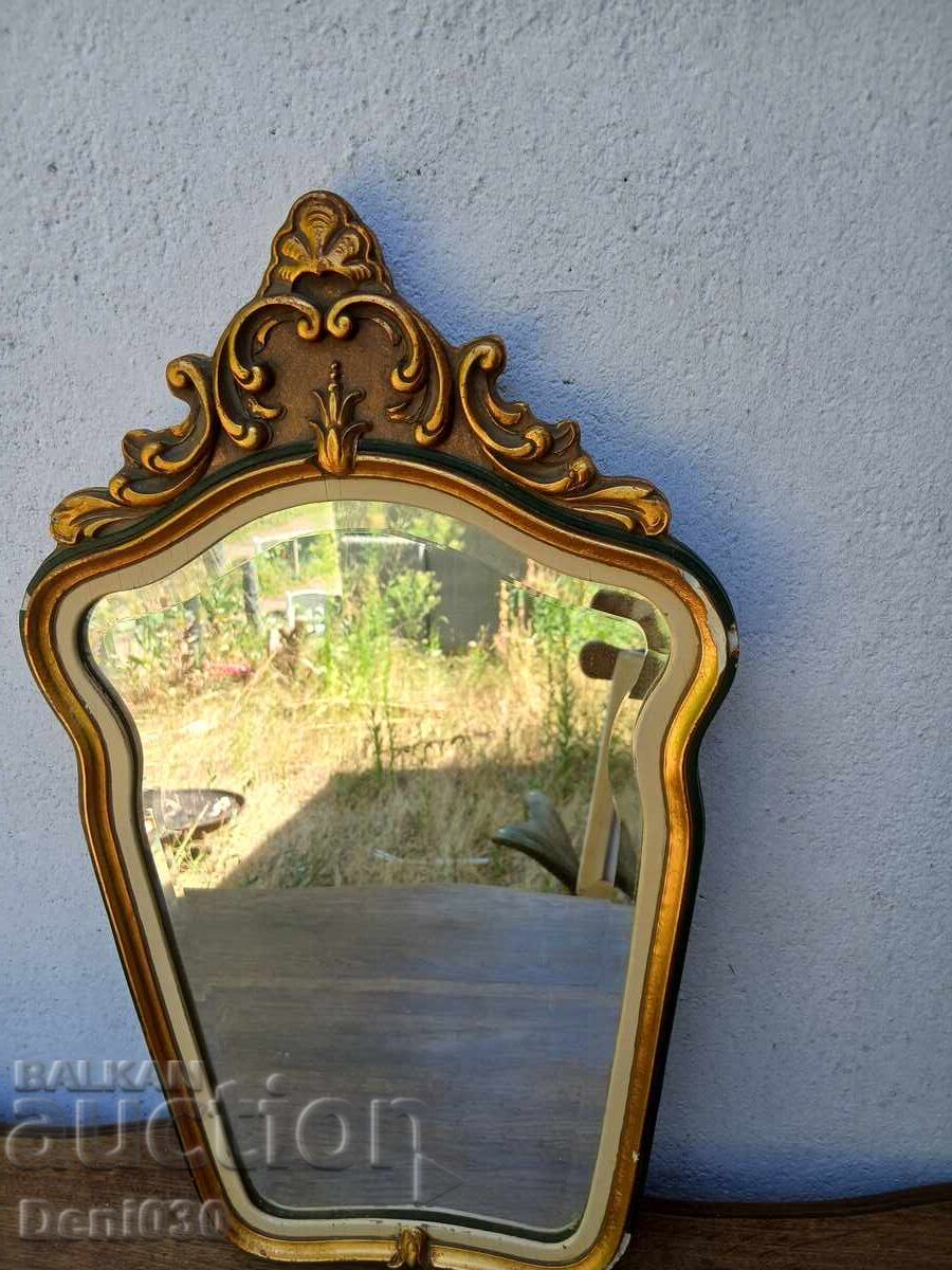 Oglindă într-un cadru frumos cu preț € 14.00 | 27.38 BGN Oglindă într-un cadru frumos cu preț € 14.00 | 27.38 BGN