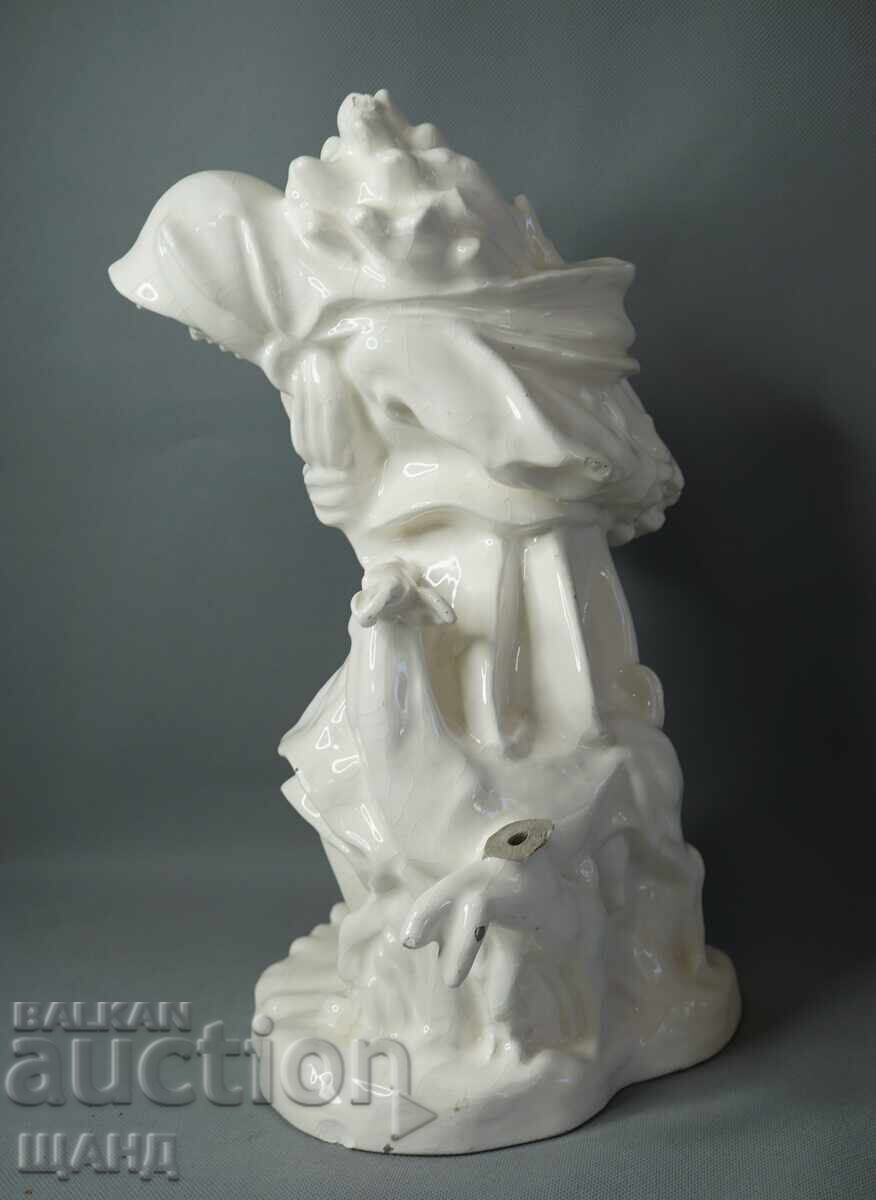Rudolf Hlavica Veche figurină mare din ceramică femeie semnată cu preț € 45.45 | 88.89 BGN Rudolf Hlavica Veche figurină mare din ceramică femeie semnată cu preț € 45.45 | 88.89 BGN