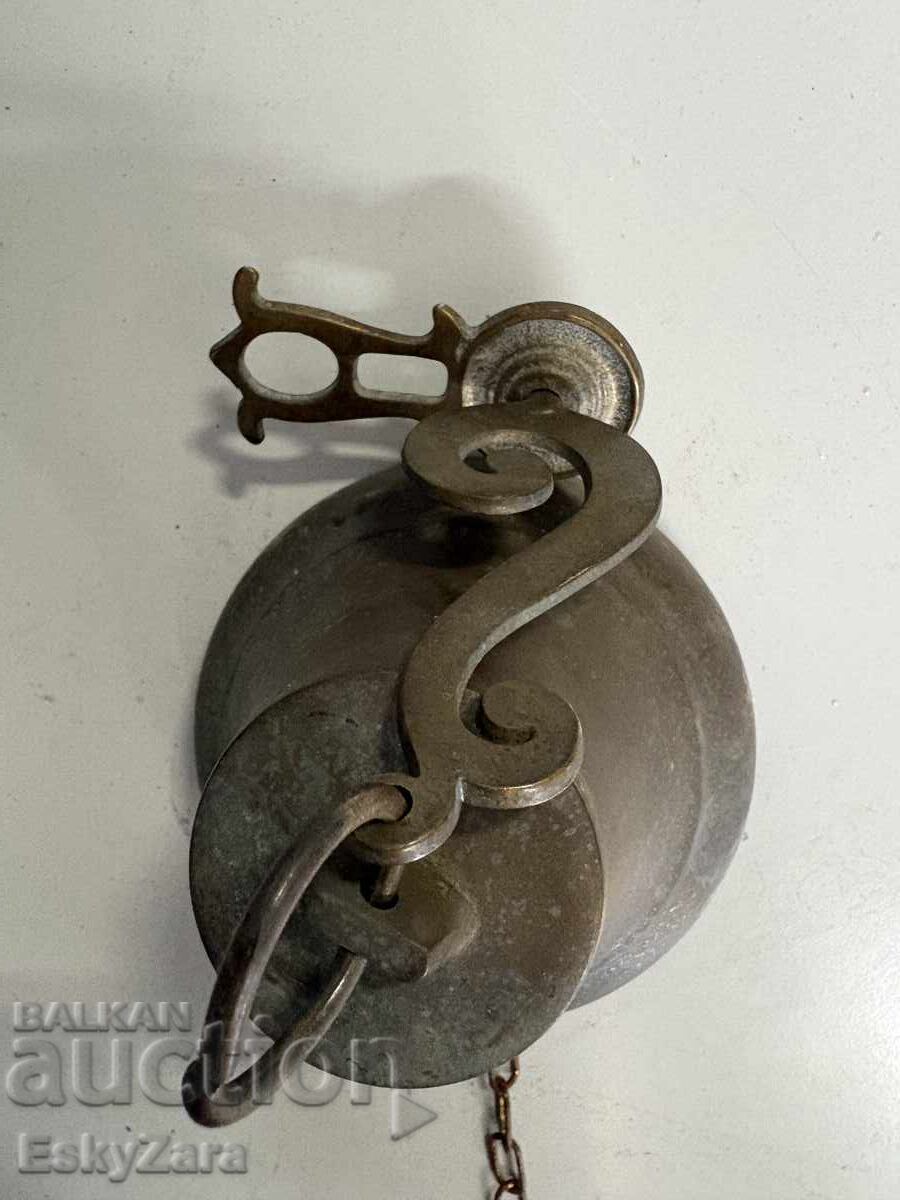 Аукцион Декоративен бронзов звънец със стойка и синджир Аукцион Декоративен бронзов звънец със стойка и синджир