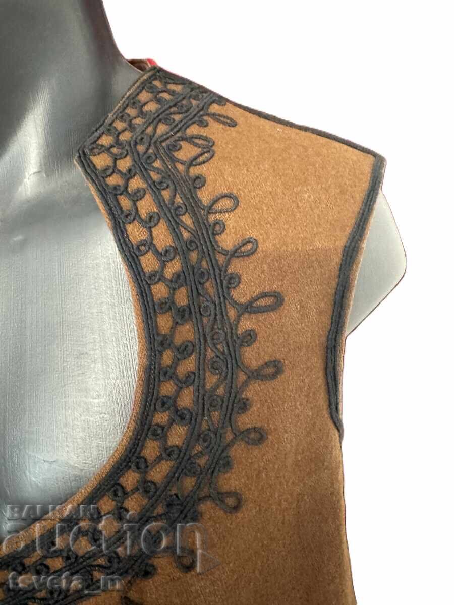 Livrarea Vestă bărbătească din lână cu găitane, costum popular Livrarea Vestă bărbătească din lână cu găitane, costum popular