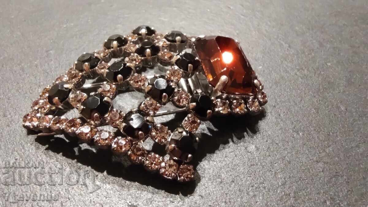 Delivery of Magnificent brooch/pin, very old exclusive piece of jewelry