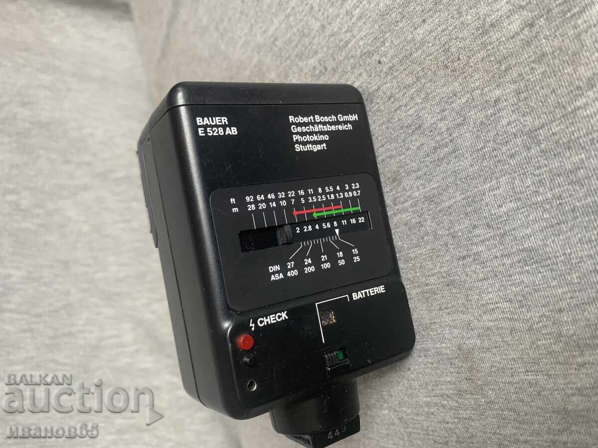 Bliț Bauer E 528 AB cu preț € 10.00 | 19.56 BGN