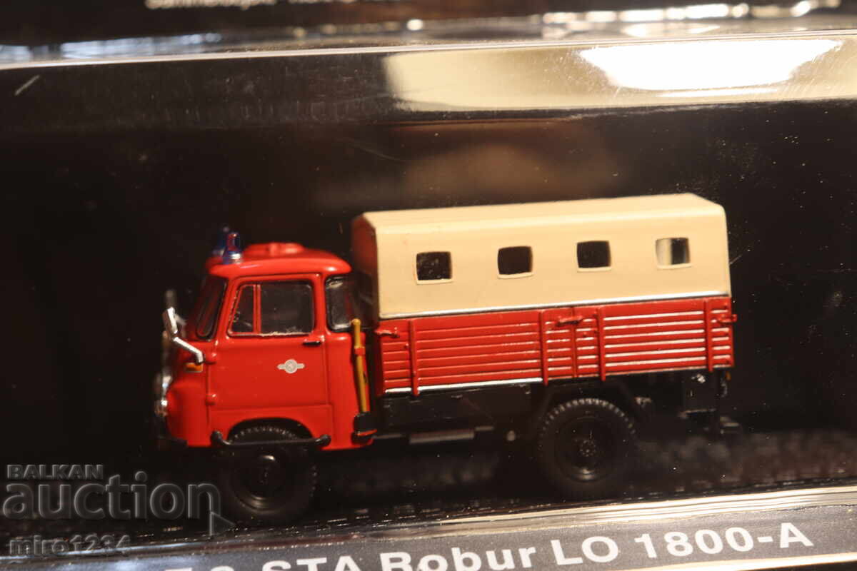 Livrarea MODEL CAMION DE POMPIERI ROBUR 1/72