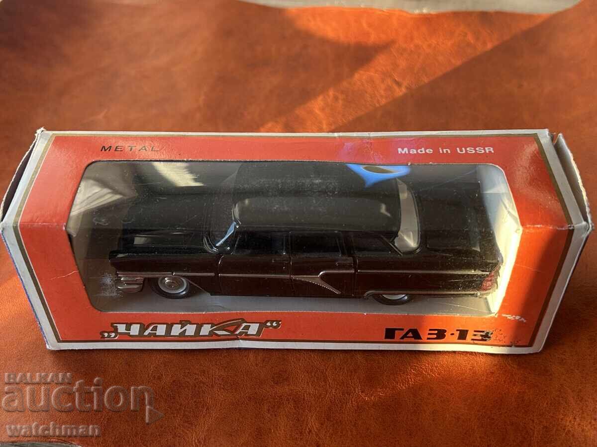 Mașinuță GAZ-13 model URSS 1:43 Mașinuță GAZ-13 model URSS 1:43