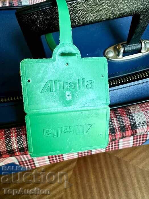 Licitație Valiză retro în carouri din anii '70 – Vintage / Recuzită Licitație Valiză retro în carouri din anii '70 – Vintage / Recuzită