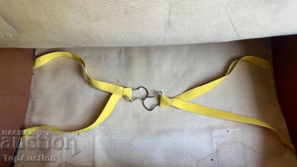Livrarea Valiză retro în carouri din anii '70 – Vintage / Recuzită Livrarea Valiză retro în carouri din anii '70 – Vintage / Recuzită