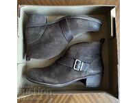 Γυναικεία χειμερινά μποτάκια με τακούνι UGG Wright Belted