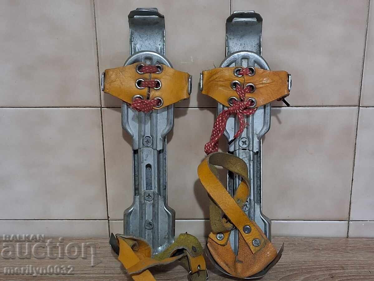 Patine vechi, atribut sportiv cu preț € 29.57 | 57.83 BGN