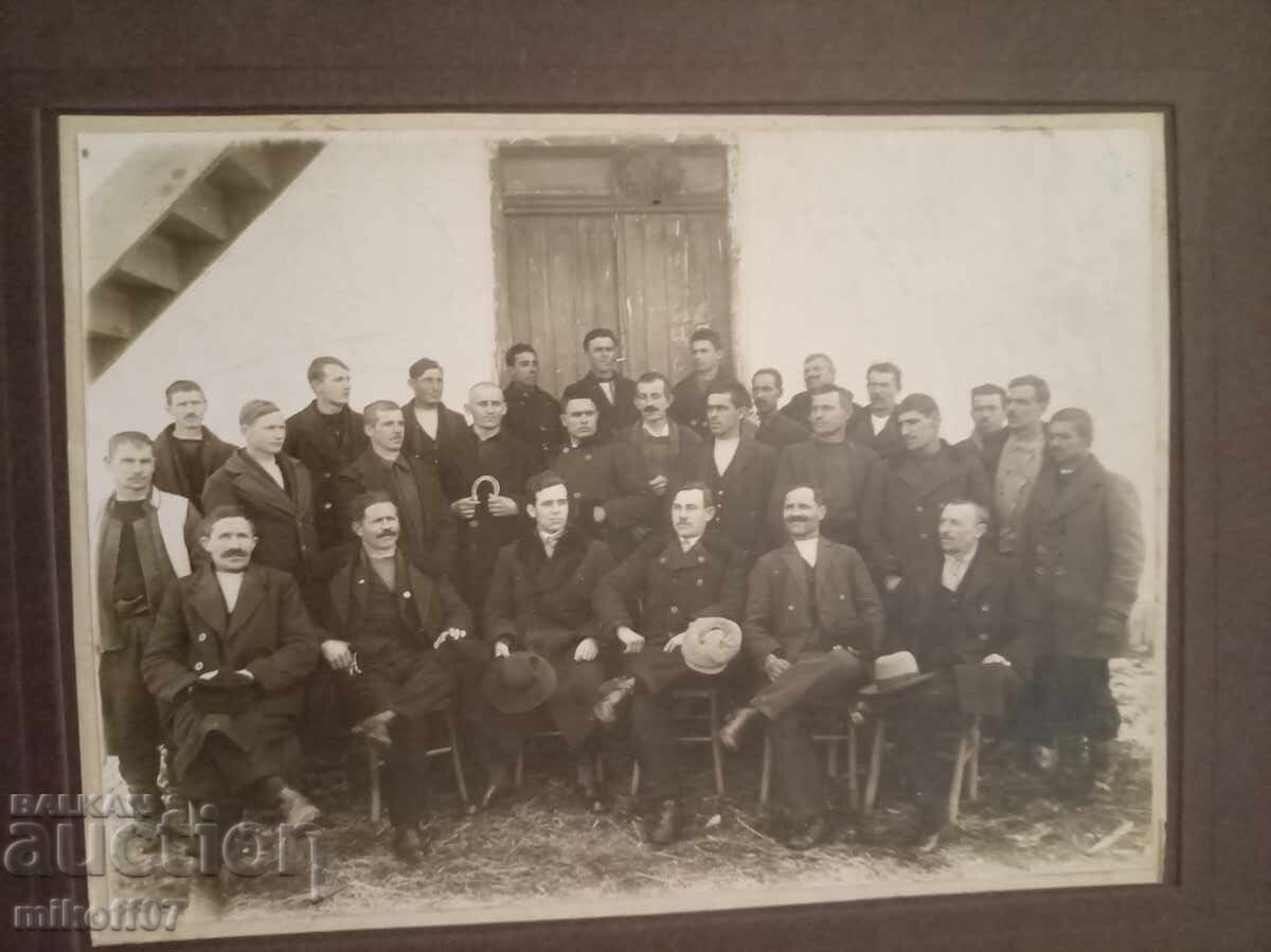 Φωτογραφία σε χαρτόνι φωτογραφία Σύλλογος προσωπικότητες με τιμή € 25.00 | 48.90 BGN