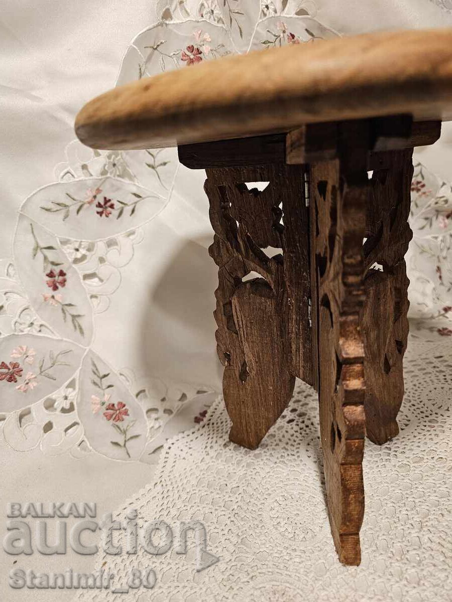 Δημοπρασία Μασίφ ινδικό τραπεζάκι με ξυλόγλυπτα