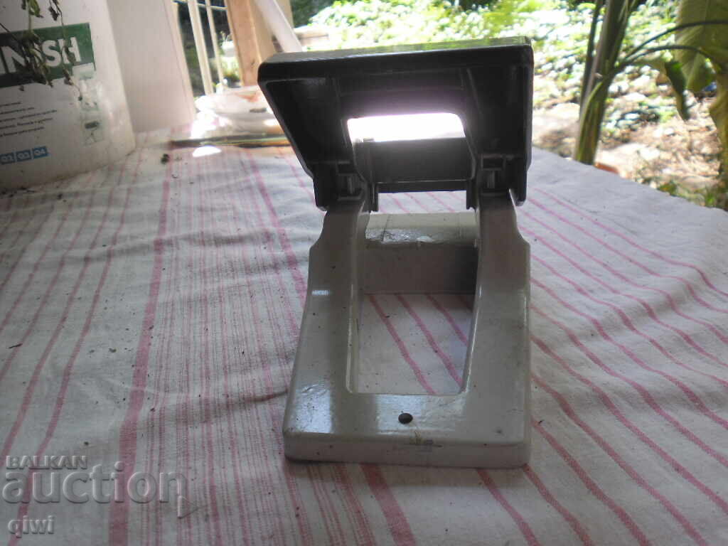 Licitație Vând perforator de hârtie profesional
