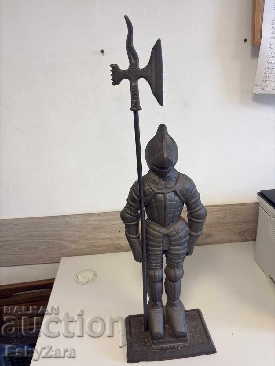 Masiv cavaler din fontă pentru șemineu – aproape 6 kg
