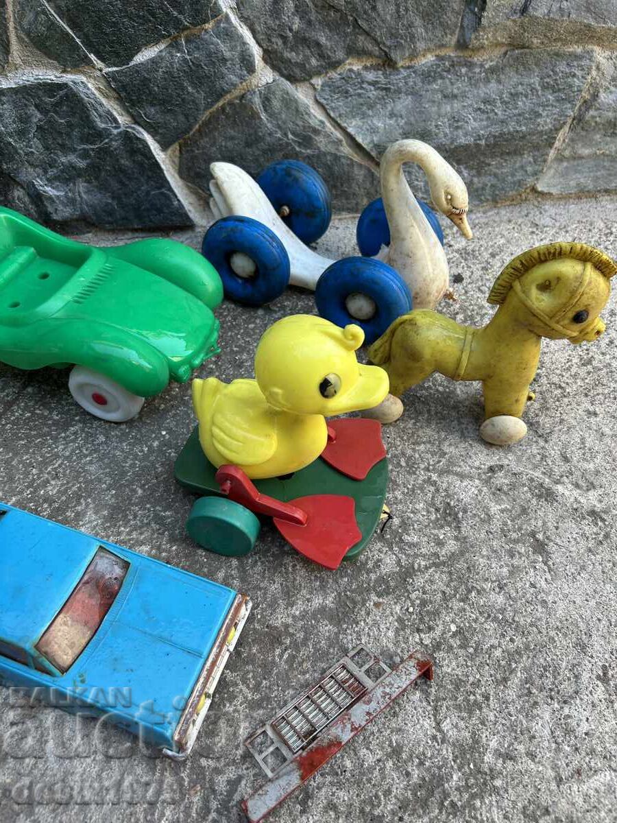 Доставка на Стари играчки от СОЦА - части