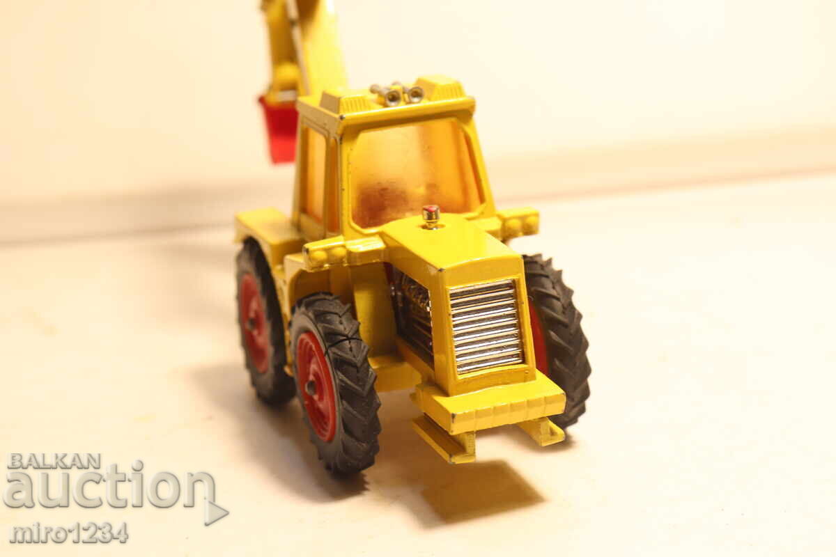 Auction  MATCHBOX KING SIZE CAR EXCAVATOR TRACTOR TRUCK MODEL