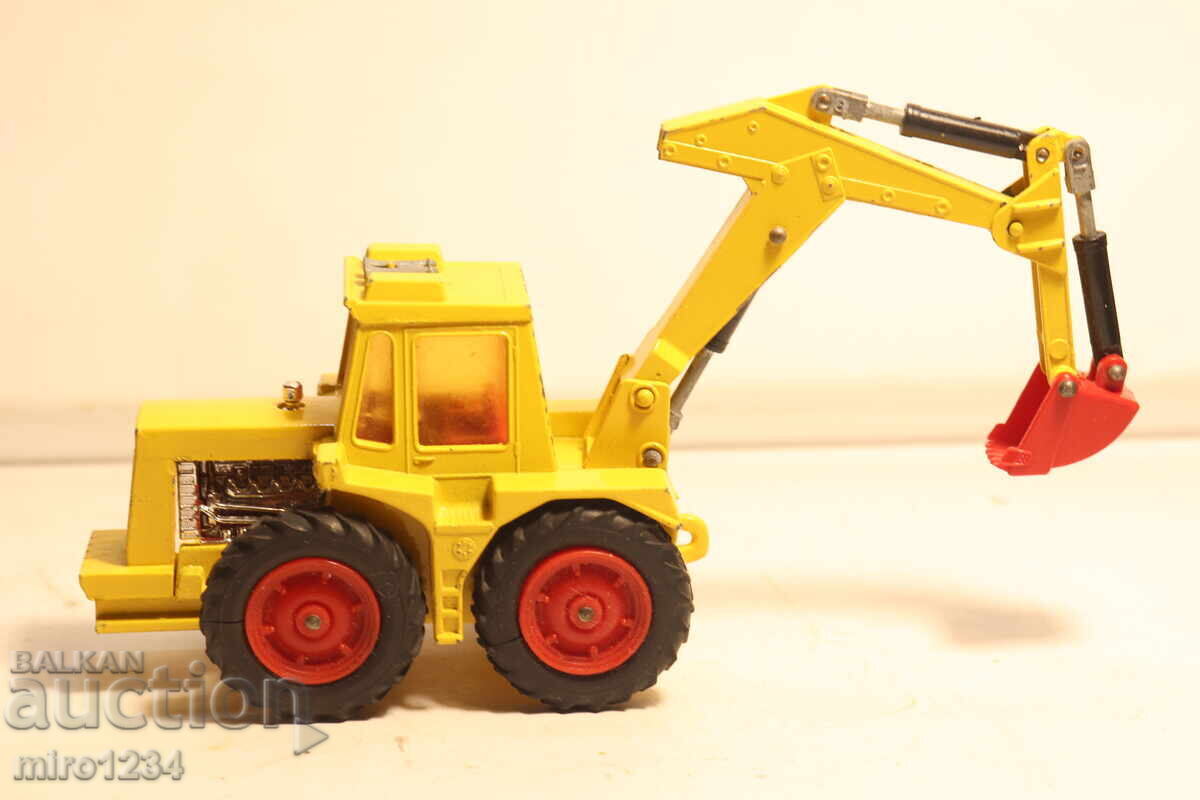 MATCHBOX KING SIZE CAR EXCAVATOR TRACTOR TRUCK MODEL