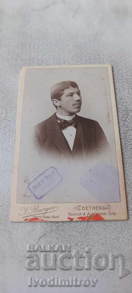 Снимка Млад мъж Coethen Картон
