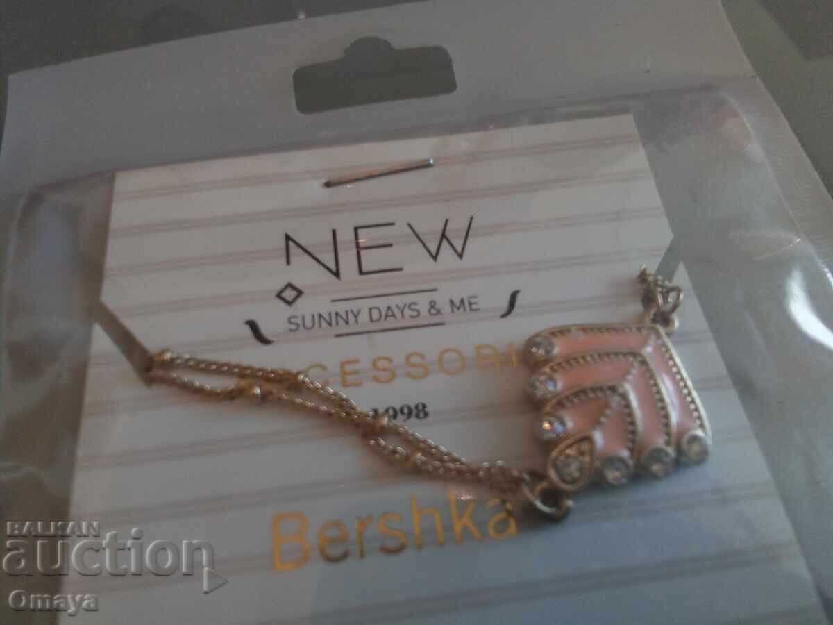 Colier de damă nou, delicat, Bershka cu preț € 1.00 | 1.96 BGN