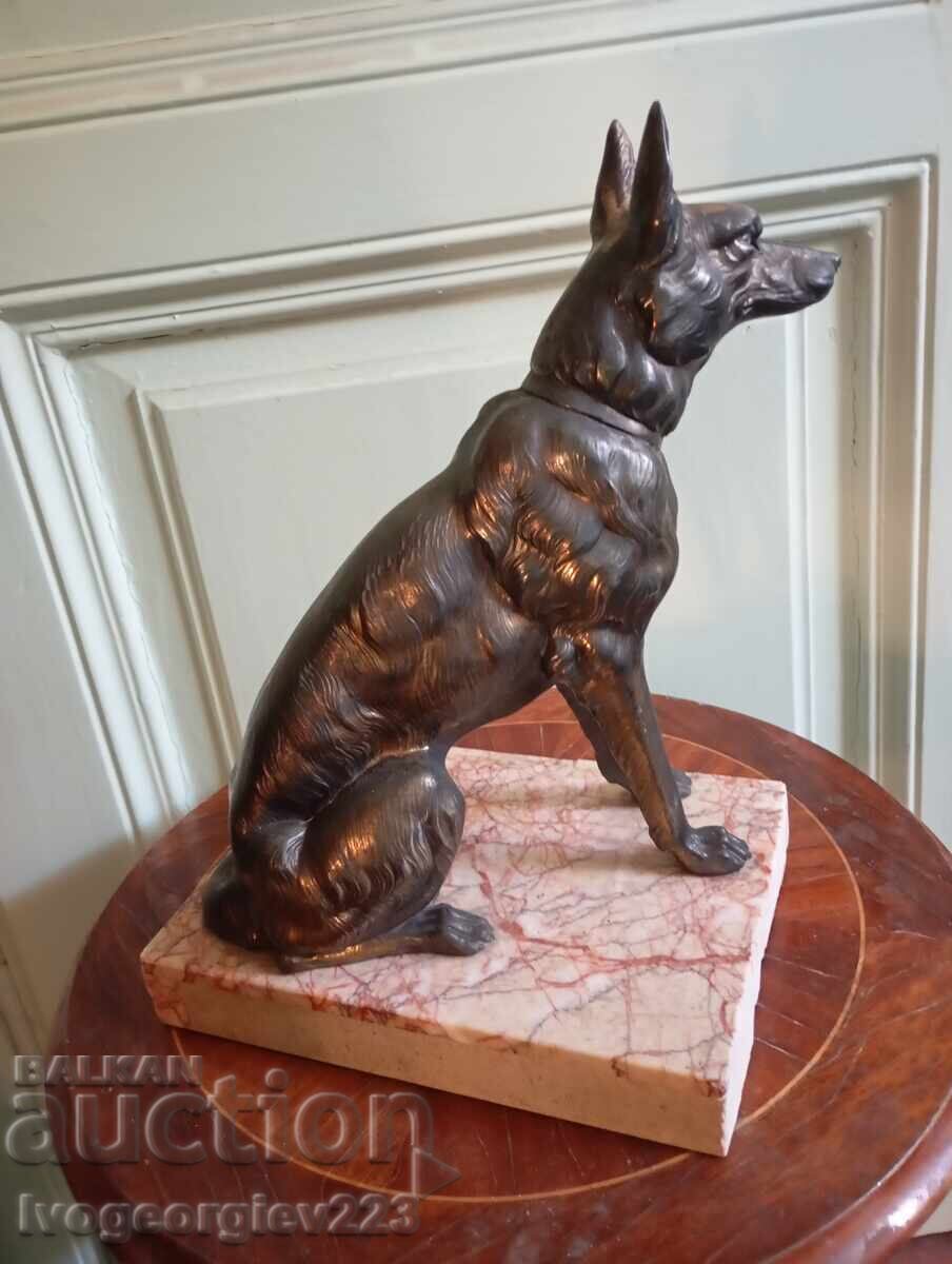Statuetă antică Ciobănesc belgian cu preț € 155.00 | 303.15 BGN Statuetă antică Ciobănesc belgian cu preț € 155.00 | 303.15 BGN