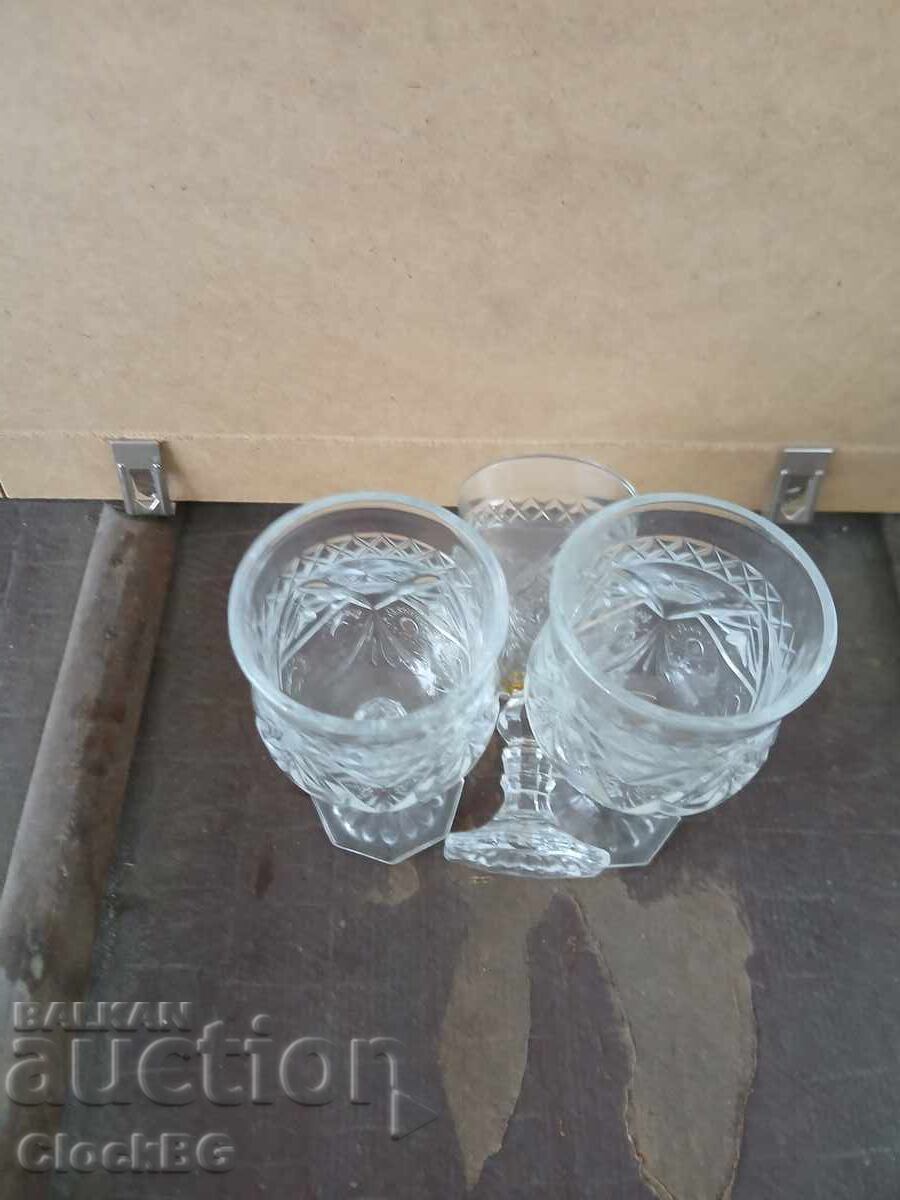 3 glasses с цена € 5.00 | 9.78 лв.