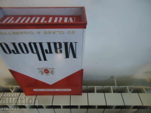 Licitație Cutie luminoasă Marlboro