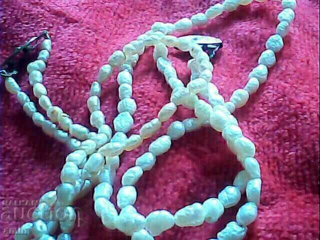 Delivery of 2 pcs old beautiful pearl necklaces