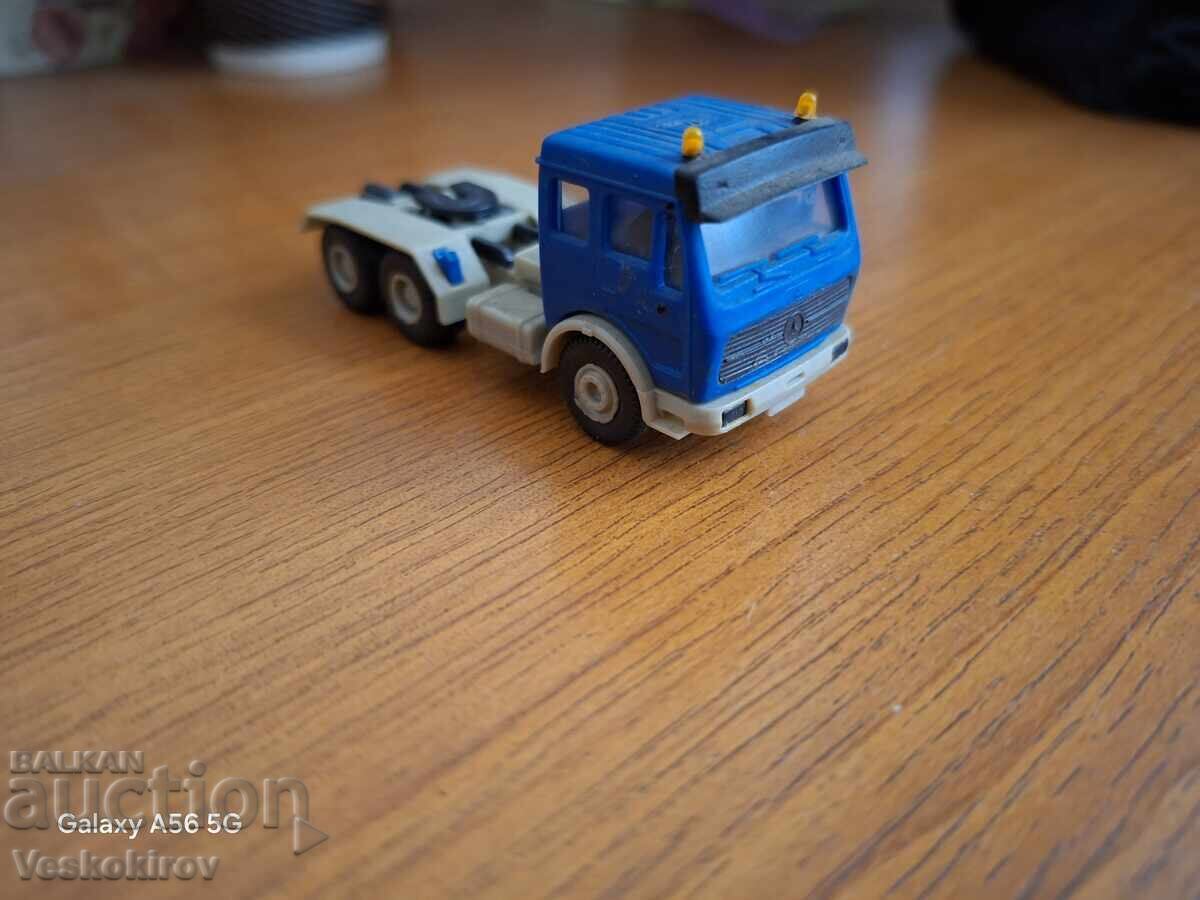 Cap tractor Kibri 1/87 cu preț € 3.00 | 5.87 BGN