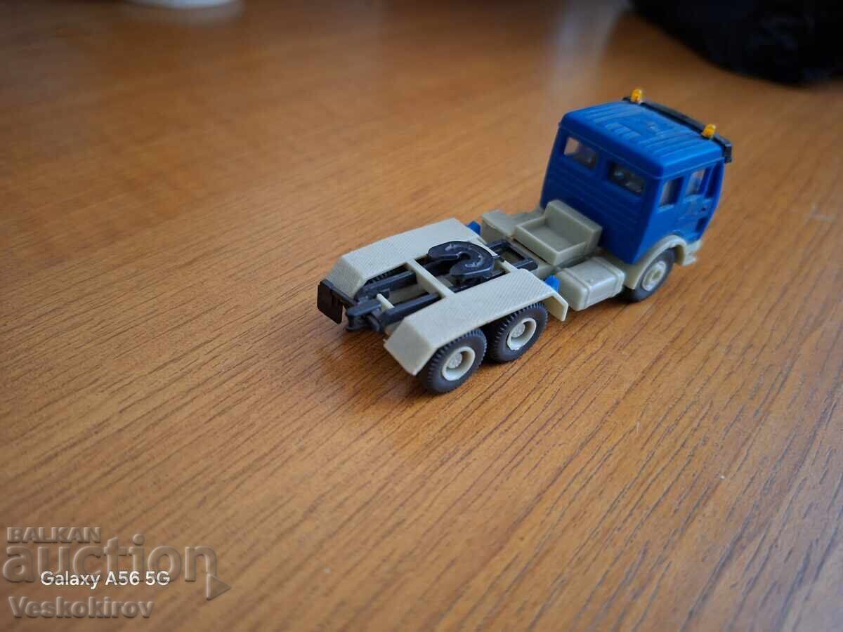 Licitație Cap tractor Kibri 1/87