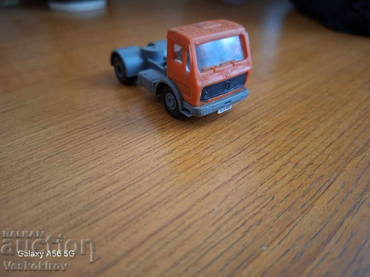 Autotractor Kibri cu preț € 2.50 | 4.89 BGN