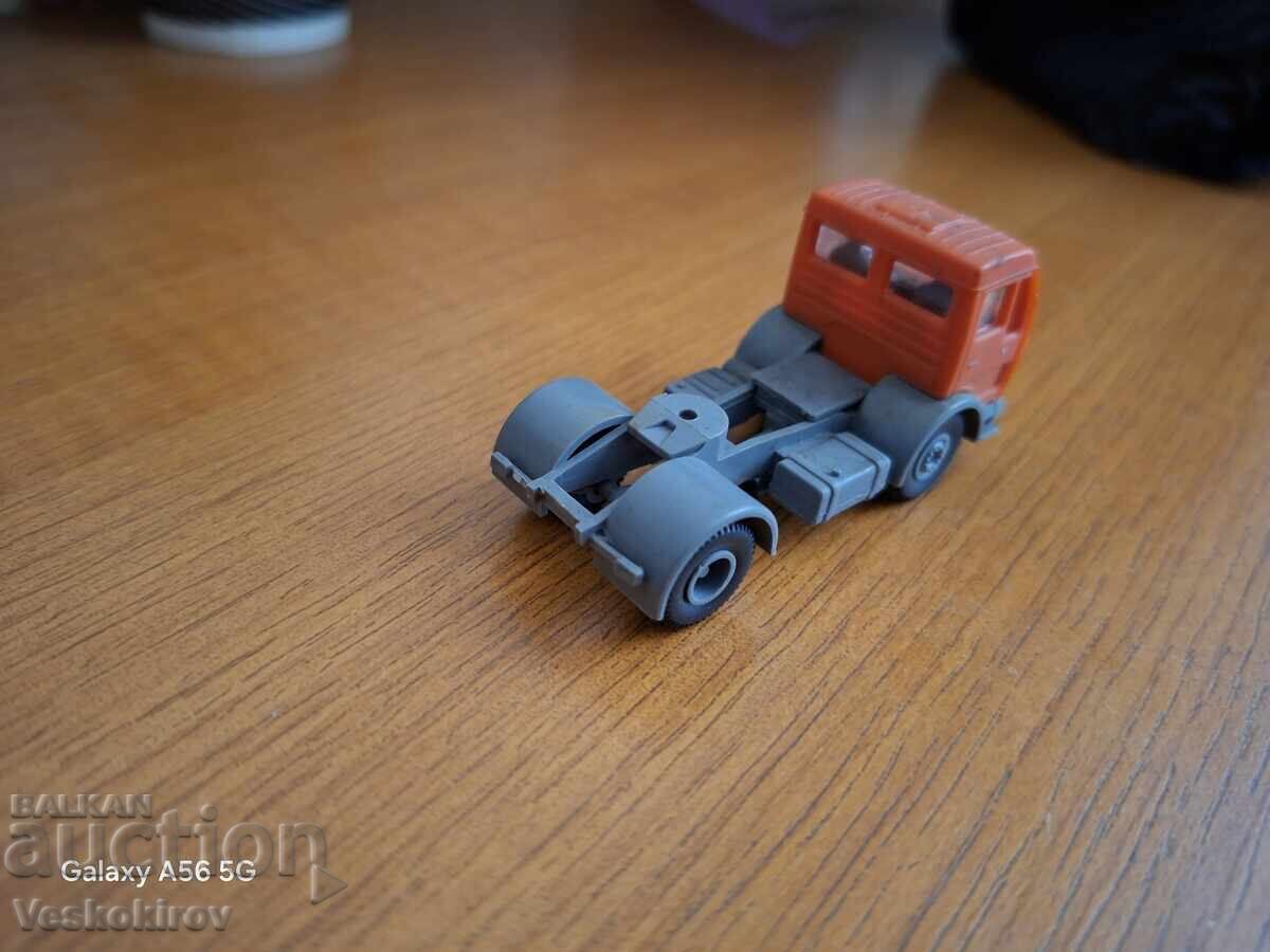 Licitație Autotractor Kibri