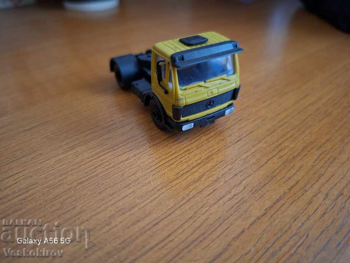 Cap tractor Kibri 1:87 cu preț € 2.50 | 4.89 BGN