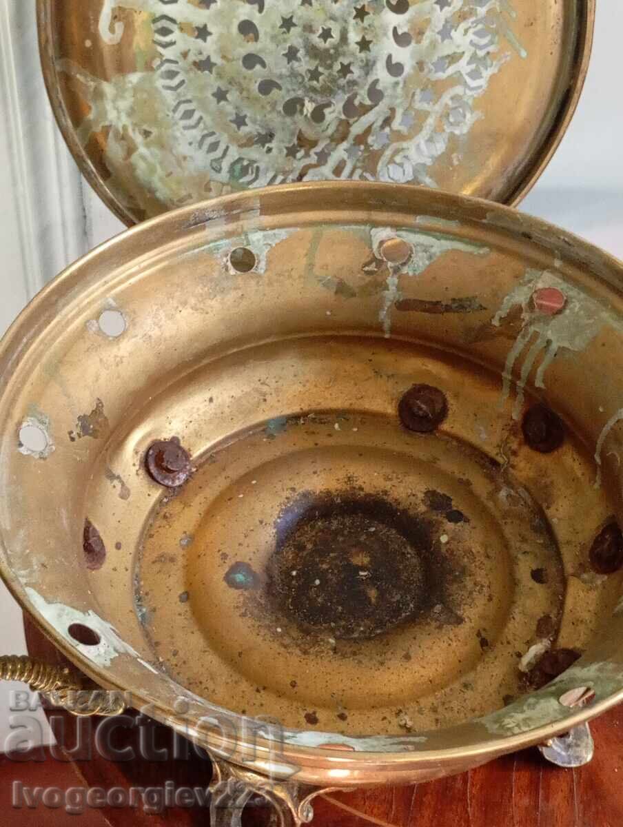 Delivery of Victorian food warming dish