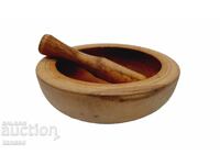 Bol vechi din lemn, mojar cu pistil, lucrat manual