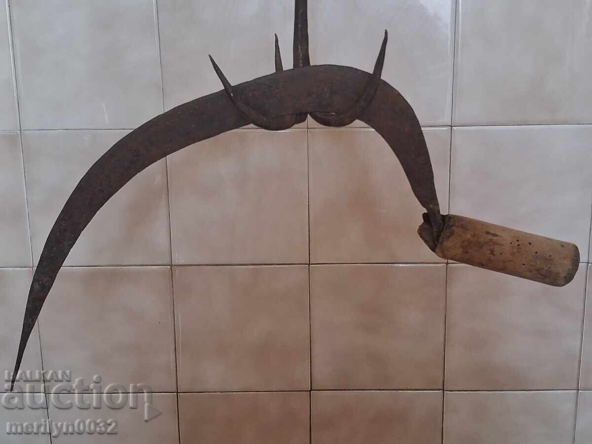 Seceră veche, cosă, lamă, fier forjat cu preț € 21.99 | 43.01 BGN