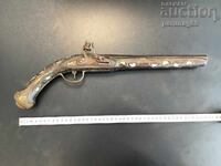 Pistol cu cremene din secolul al XVIII-lea